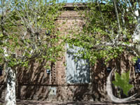 Antigua casa, ubicada en esquina de Vieytes y Azara.