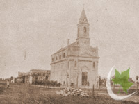 Inauguración del Santuario Basílica Sagrada Familia de Nazareth, allá por el año 1895. Nótese que aún no había costrucciones linderas, ni estaban edificadas las alas laterales de la basílica.