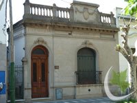 Casa antigua ubicada en calle Belgrano en Banfield Este.