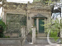 Casa antigua en calle Vergara, entre Chacabuco y Cochabamba en Banfield Este