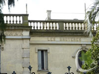 Antigua Casona "Les Bruyeres", sobre calle Vergara en Banfield Este