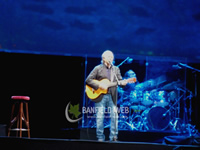 Joan Manuel Serrat en el estadio de Banfield CAB - Serrat en Lomas de Zamora - www.banfield-web.com