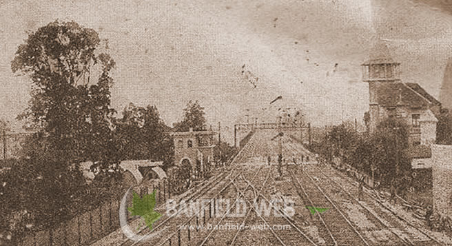 La estación Banfield con cuatro vías y el caserón de Rincón visible a la derecha con su mirador