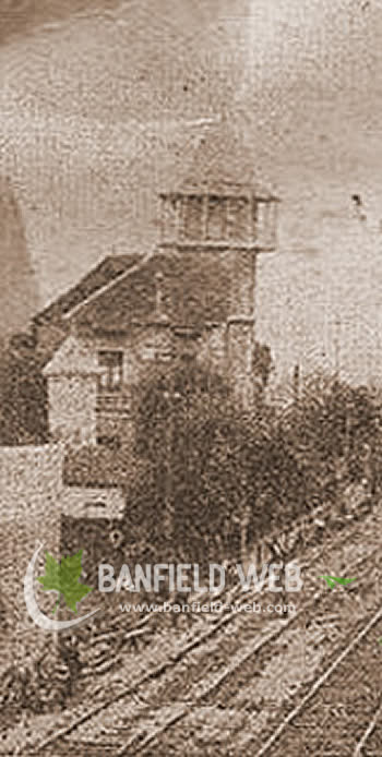 Vista histórica del caserón de Rincón y las vías desde las vías del ferrocarril