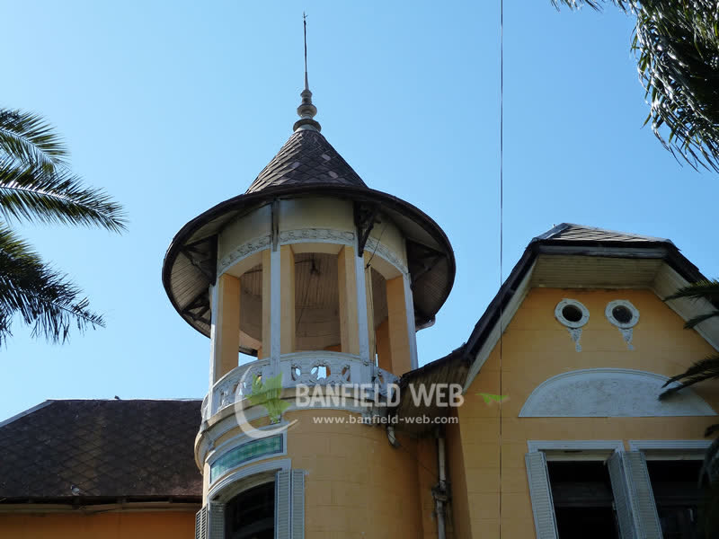 La cúpula y torre del Castillo de Larroque en Banfield